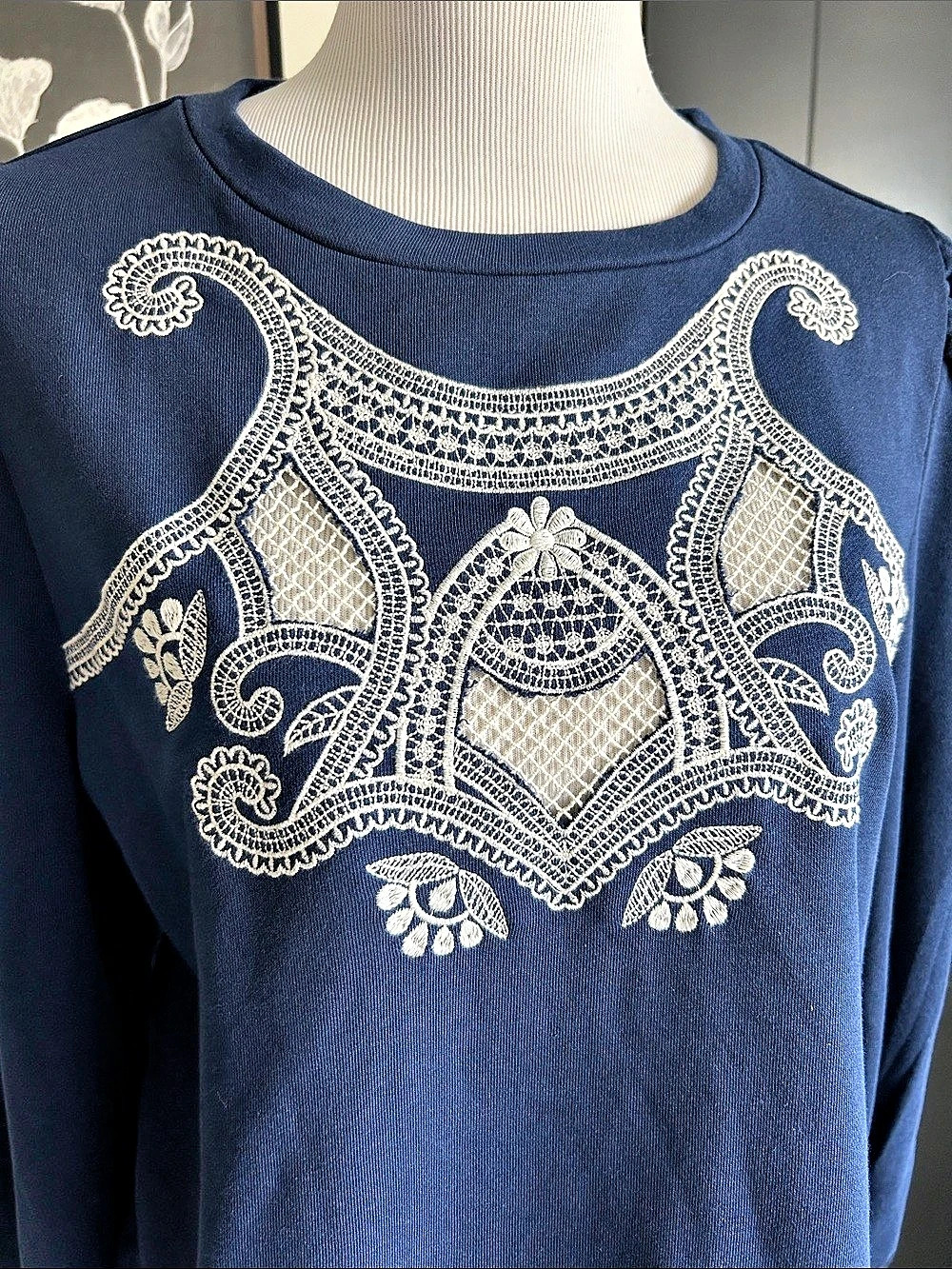LOFT Embroidered Long Sleeve sweatshirt Top in Blue Size Large NWT